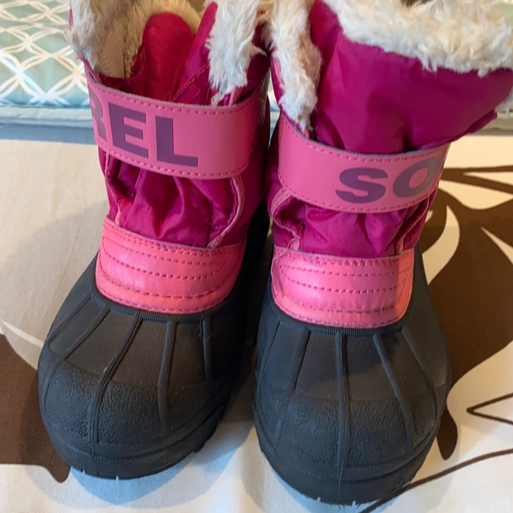 Girls Sorel Commander Snowboots. Size 11